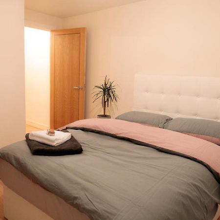 Central Bnb With Secure Parking チェスター エクステリア 写真