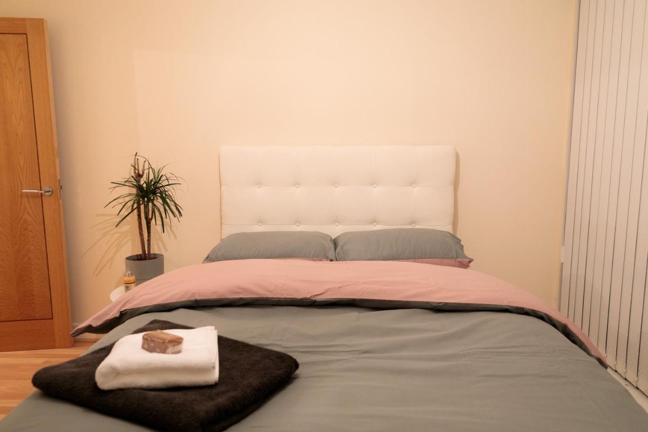 Central Bnb With Secure Parking チェスター エクステリア 写真